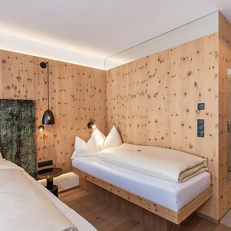 Hotel Urbanhof 3*
